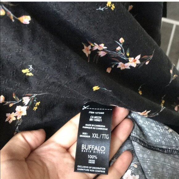 Buffalo xxLarge Women’s Black Floral  Tie Front Top - Picture 11 of 13